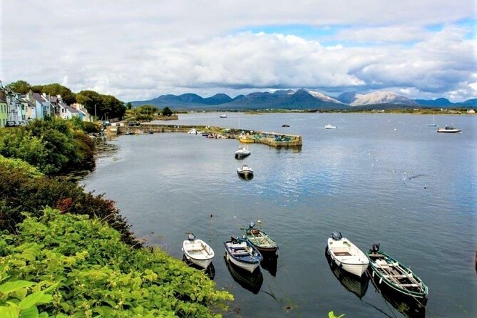 2.5 Hour Guided Sea Kayaking in Roundstone Bay - Paddling the coastline: Stop 1 Roundstone and Stop 2 Roundstone Bay