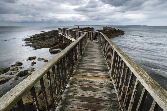 2-Day 'Game of Thrones' Rail Tour from Dublin Incl. Belfast and Giant's Causeway - Dark Hedges and Cushendun Caves: where photo stops meet real drama