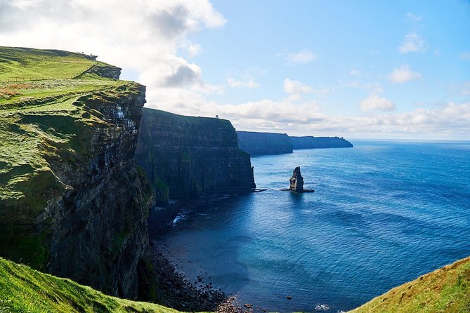 2-Day Rail Tour: Galway, Cliffs of Moher & Medieval banquet in Bunratty Castle - Day 2 morning: Bunratty Castle tour plus the Folk Park rebuilt by brick