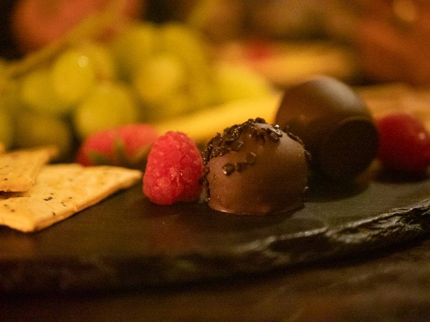 2-Hour Deluxe Whiskey & Food Tasting - How the guide helps you taste, not just sip