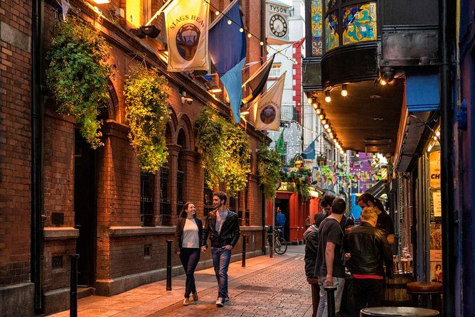 90 Minute Dublin Walking tour and Sightseeing tips - Trinity College Dublin and College Green, from early Christians to student life