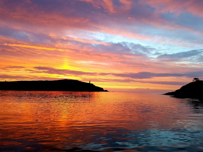 Baltimore Harbor: Sunset Cruise to Fastnet Rock Lighthouse - Comfort on Wave Chieftain: open deck vs cabin seating