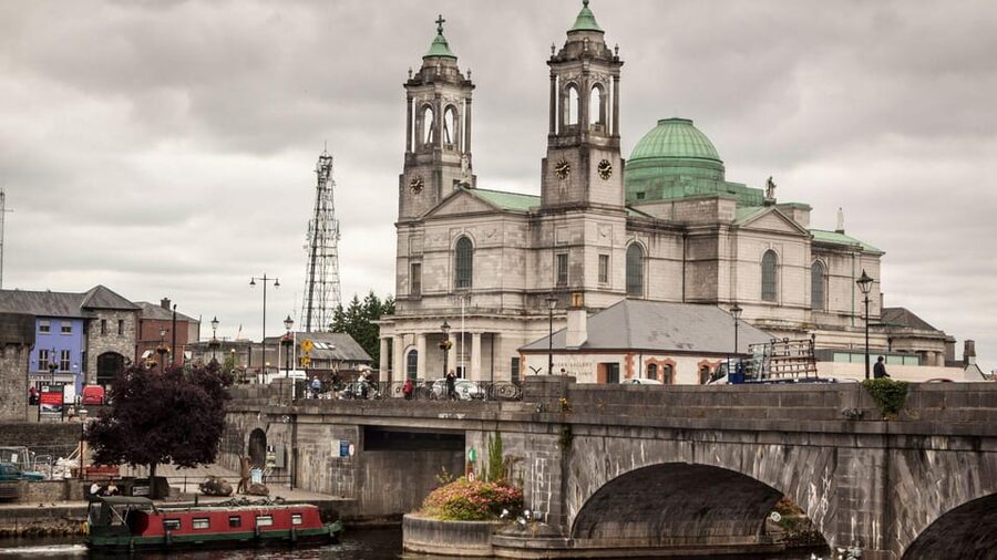 Best of Galway: Private Walking Tour with a Local - Eyre Square area again: leave with plans, not just photos