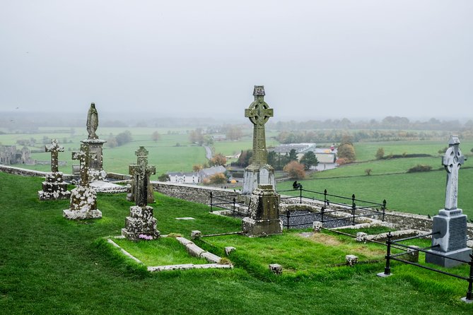 Blarney, Rock of Cashel & Cahir Castles Day Tour From Dublin - Start at the Molly Malone Statue, then head south fast