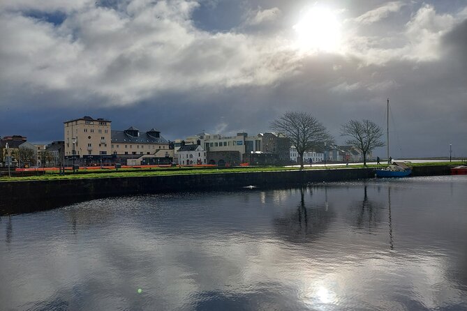 Claddagh Guided Walking Tour in Galway with Free Claddagh Ring - Legend stop on the way back: famous names and symbol talk