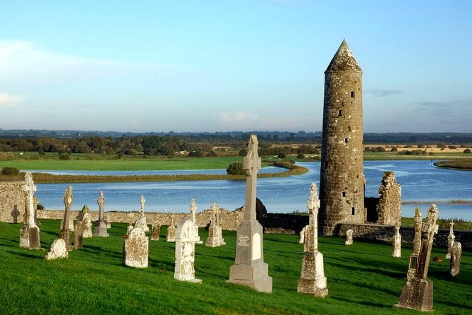 Cliffs of Moher Private Full Day Tour From Dublin - Stop 3, Bunratty Castle and Folk Park: Castle and Village Life in One Stop