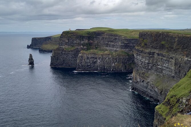 Cliffs of Moher & Sheepdog Demonstrations from Galway - Dunguaire Castle and Kinvara: Charming First Stops, Good Photo Timing