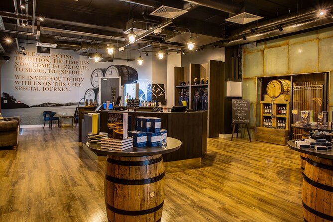 Clonakilty Distillery: Tour & Classic Whiskey Tasting - The 75-minute structure, so you know what you are buying