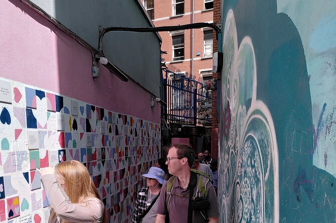 Complete tour of Dublin in Italian - Temple Bar first: nightlife district, guided by stories
