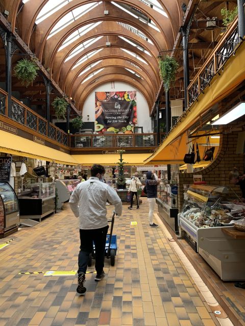 Cork: Guided Historical Walking Tour - Starting at Cork Tourist Information Centre, then aiming for the curved main street