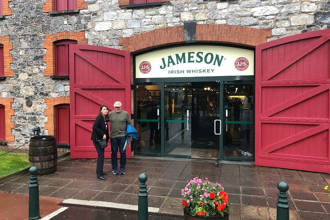 Cork Midleton DistilleryJameson Experience & Whiskey Tasting - Jameson Bar comparative tasting, how they teach your palate