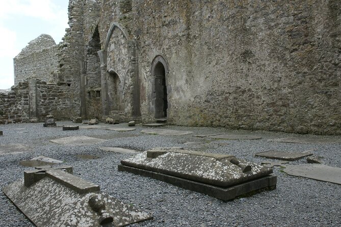 Day trip to Cliffs of Moher & Bunratty Castle and Ennis - Cliffs visitor center plus picnic strategy: save money and stay flexible