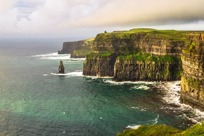 Day trip to Cliffs of Moher & Bunratty Castle and Ennis - The Cliffs of Moher walk at 210 meters: the main event