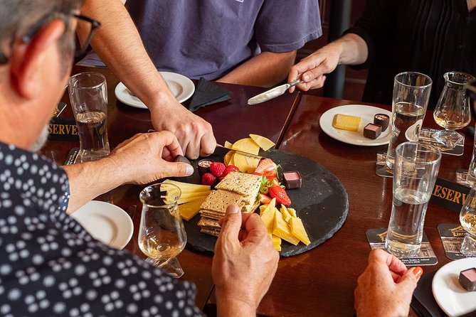 Deluxe Whiskey and Food Tasting in Dublin - Five pours, two pubs, and pairing food like a local