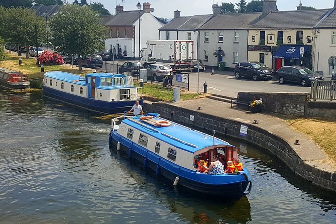 Digby Lock Cruise - Explore Ireland's Historic Grand Canal. - Past the aqueduct to Digby Lock: watching work, not just ruins