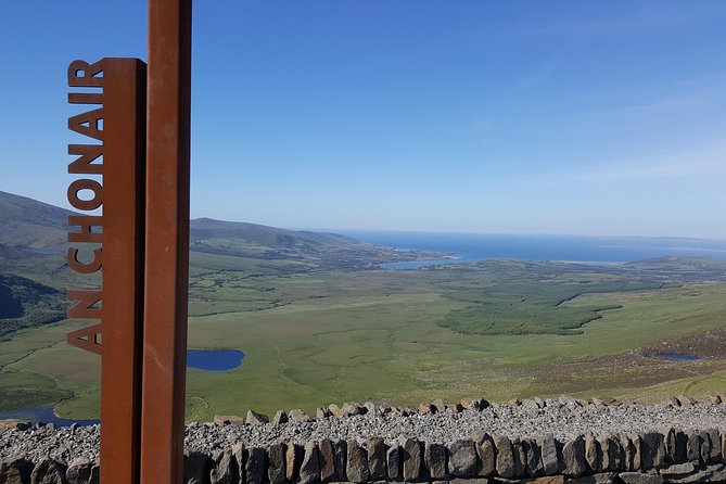 Dingle: Slea Head Drive Tour Full Day - Personal Chauffeur Guide - The middle of the day: pottery, then lunch at a traditional pub