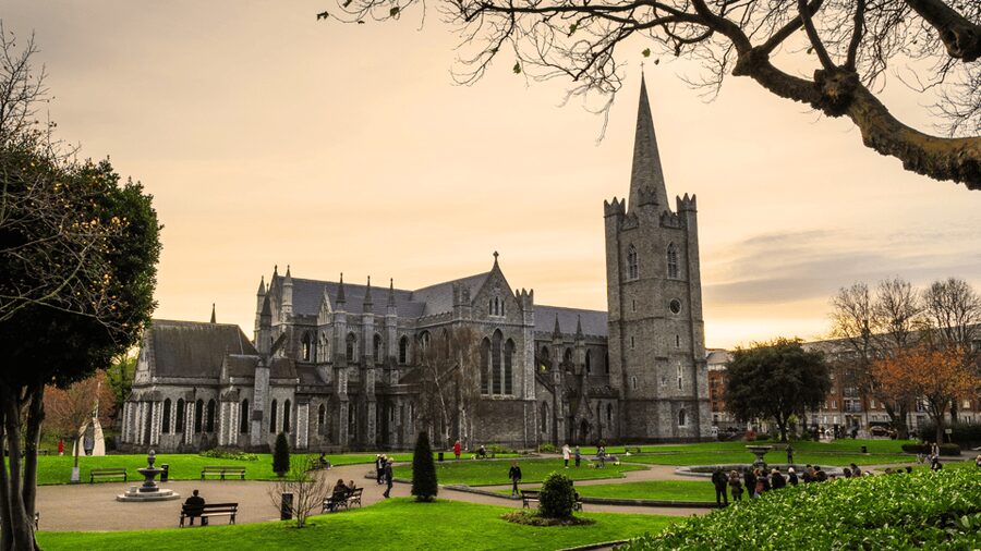 Dublin: 2 Hour City Center Guided Walking Tour - Dublin Castle: Vikings, British rulers, and the Irish Crown Jewels