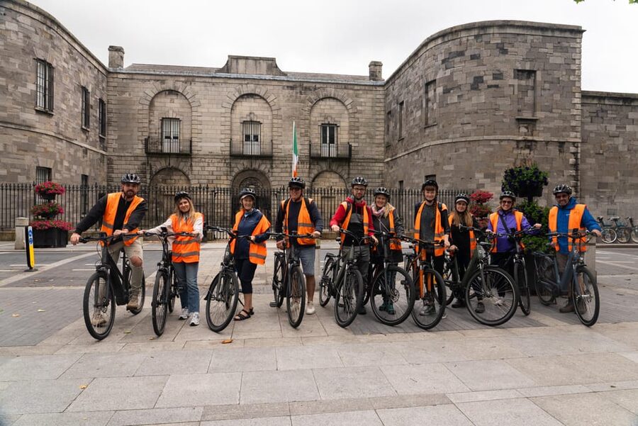 Dublin: Bike & E-Bike Tour with a Local Guide - Kilmainham Gaol and Christ Church Cathedral to close the circuit