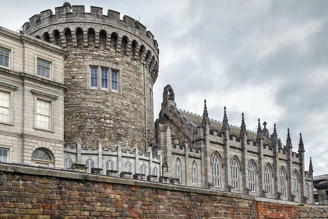 Dublin Book of Kells, Castle and Molly Malone Statue Guided Tour - Fast-Track Trinity College to See the Book of Kells