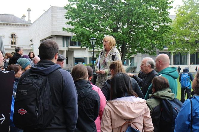 Dublin Book of Kells, Castle and Molly Malone Statue Guided Tour - Dublin Castle Exterior Walk, Gardens, and the 13th-Century Story