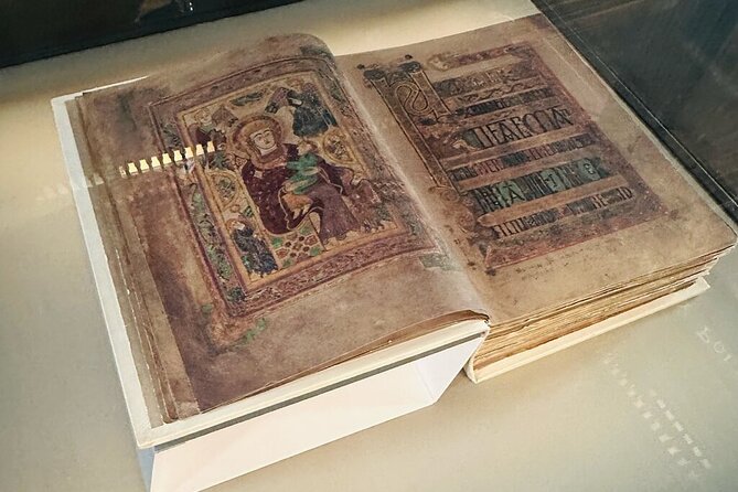 Dublin Book of Kells, Castle and Molly Malone Statue Guided Tour - Who Should Book This, and Who Might Skip It