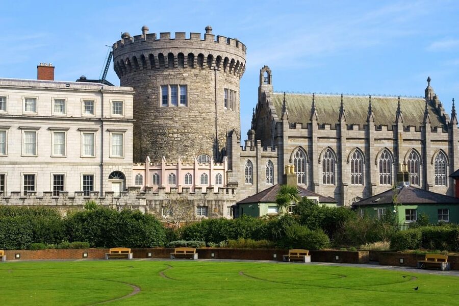Dublin: Book of Kells, Dublin Castle and Christ Church Tour - Trinity College and the Old Library: turning time into attention
