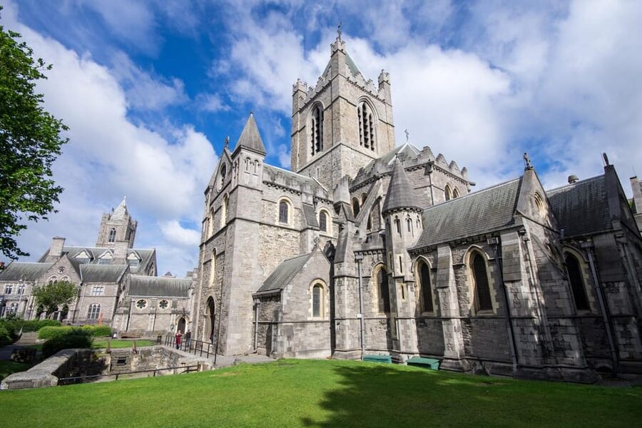Dublin: Book of Kells, Dublin Castle and Christ Church Tour - Christ Church Cathedral area: a quick stop with big context