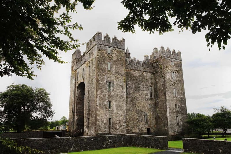 Dublin: Cliffs of Moher, Bunratty Castle and Ennis Day Trip - Ennis: guided intro plus real free time for lunch and wandering