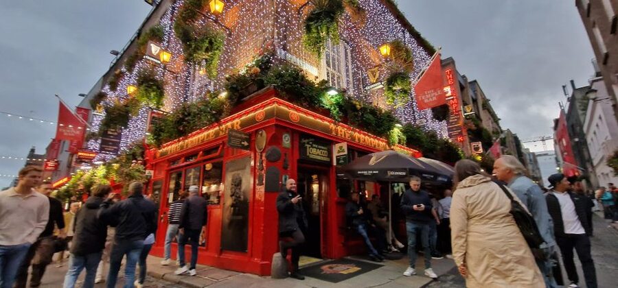 Dublin: Dublin City Highlights Private Guided Walking Tour - A 3-hour private route that keeps Dublin friendly