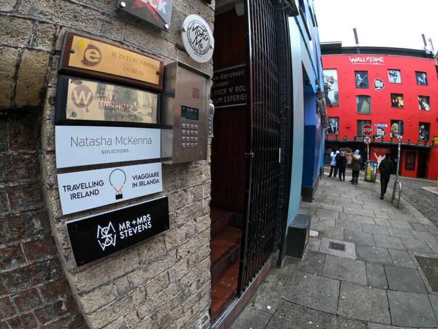 Dublin: Dublin City Highlights Private Guided Walking Tour - Oscar Wilde in Merrion Square: literature gets a real location