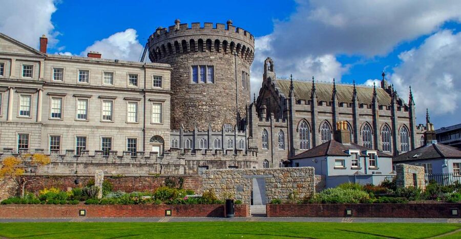Dublin: Fast-Track Book of Kells Ticket & Dublin Castle Tour - Dublin Castle gardens and exterior highlights: why it works after Trinity