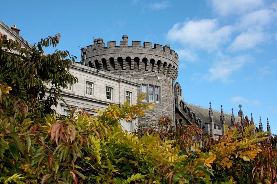 Dublin: Fast-Track Book of Kells Ticket & Dublin Castle Tour - The Molly Malone photo stop and the in-between walk