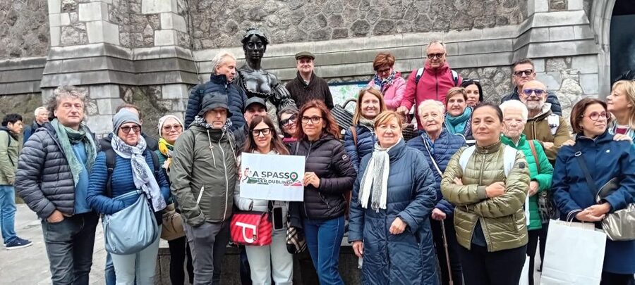 Dublin Highlights: 2.45-Hour Walking Tour in Italian - Starting at Henry Grattan Monument, then Molly Malone near Trinity College