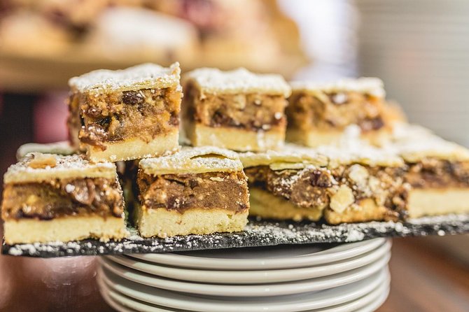 Dublin Historical Centre Food Tour with 8 Food Tastings & Drinks - Temple Bar Lunch: Traditional Irish Dishes and Soda Bread