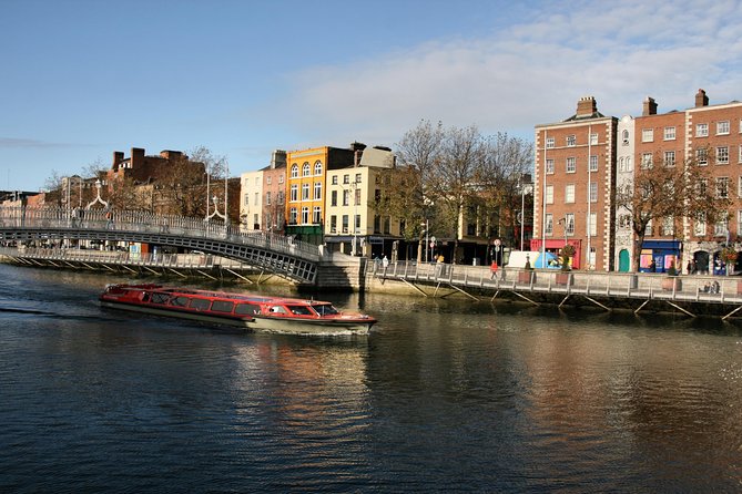 Dublin Hop-on Hop-off Bus Tour - Live Tour auf Deutsch - Guinness, whiskey, IMMA, and the parks you can cherry-pick