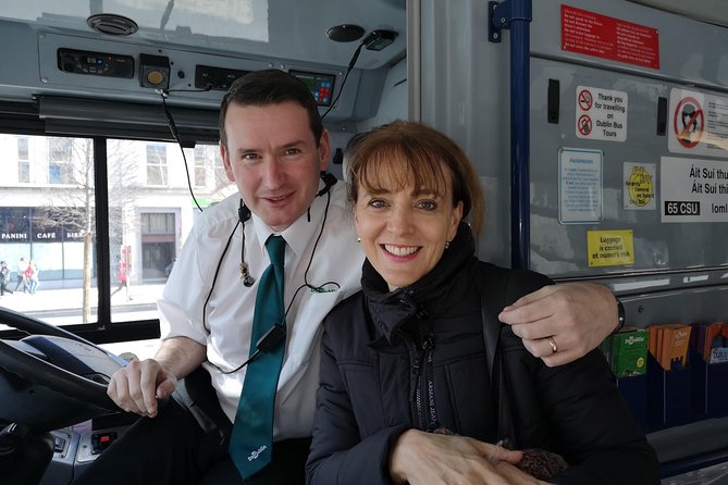 Dublin Hop-on Hop-off Bus Tour - Live Tour auf Deutsch - St Michan’s, O’Shea’s Merchant, and the Smithfield endgame