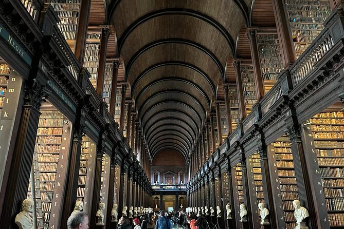 Dublin in a Day: Dublin Castle, Book of Kells, Guinness & Whiskey - Lunch break plus St Patrick’s Cathedral as a striking stop