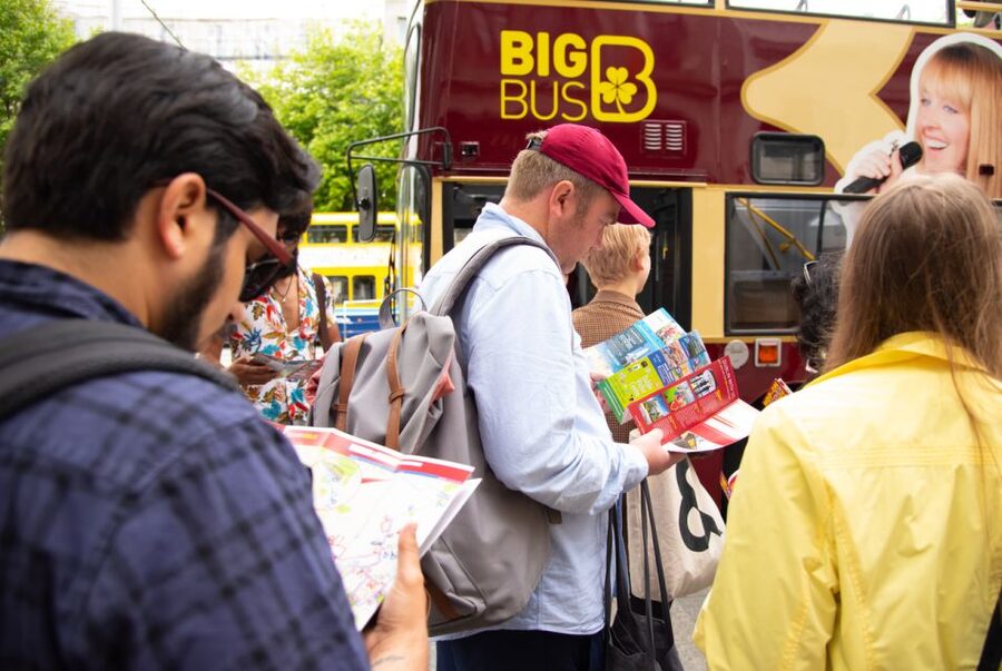 Dublin: Jameson Whiskey Distillery & Hop-on Hop-off Bus Tour - Yellow Umbrella walking tour: the streets the bus misses