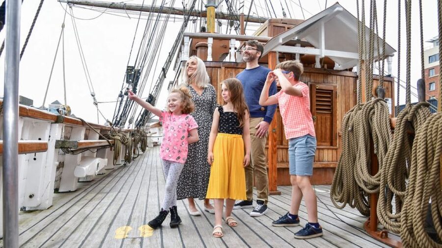 Dublin: Jeanie Johnston Tall Ship Irish Famine History Tour - The guide experience: story-led tours with humor and seriousness