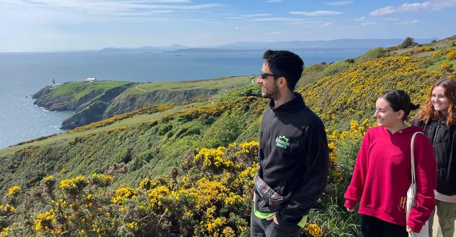 DUBLIN: Malahide castle and Howth MULTILINGUAL full day tour - First stop: finding the rhythm at Cathal Brugha Street