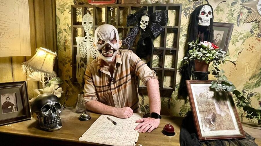Dublin: Murder Mystery at the National Wax Museum - Your Detective Kit: Instruction Pack Plus Phone Clues