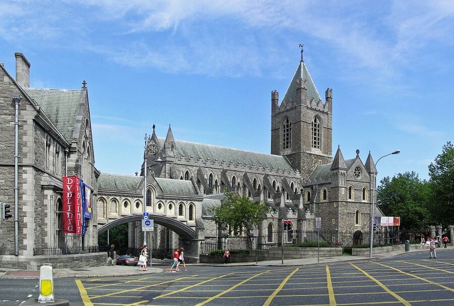 Dublin: Private Tour of City Monuments in Spanish - The full route: City Hall to Dublin Castle (and how the duration changes)