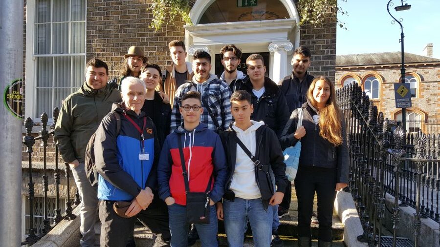 Dublin: Sightseeing Walking Tour in German - Finish outside Trinity College and the Book of Kells