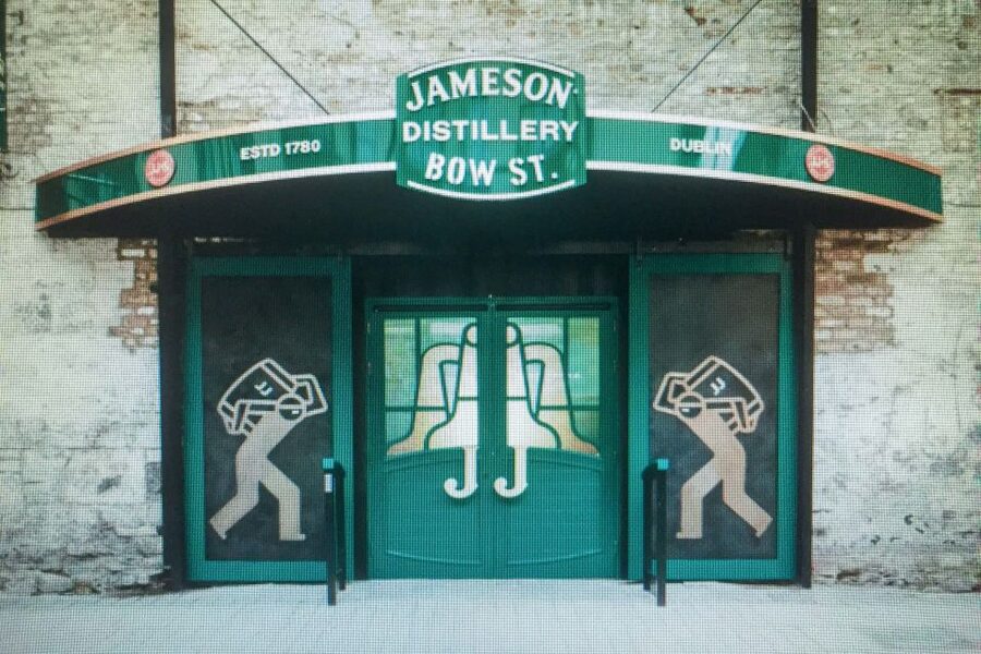 Dublin: Skip-the-Line Guinness and Jameson Whiskey Tour - The Middle Stop That Adds Dublin Flavor: Brazen Head Photo and Guided Time