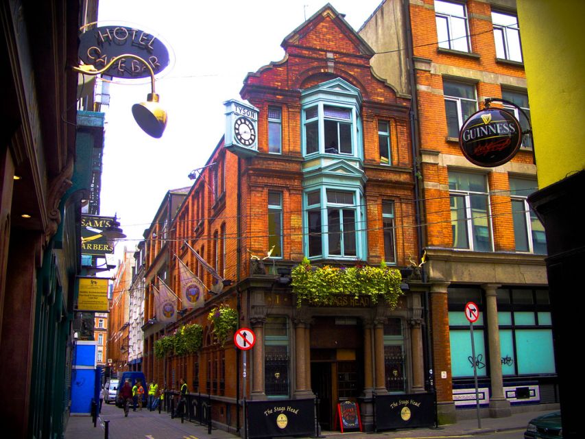Dublin Temple Bar Night Tour - Starting on Barnardo Square, and finding your group fast