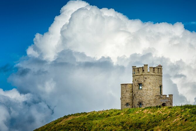 Dublin to Cliffs of Moher, Ennis Town & Bunratty Castle Day Tour - Ennis Town: Friendly-town energy, optional walking tour, and pub lunch time