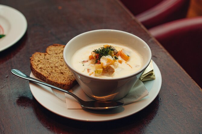 Dublin Traditional Irish 3 Course Meal Walking Tour with Local - Timing and small-group size: what it means for your comfort