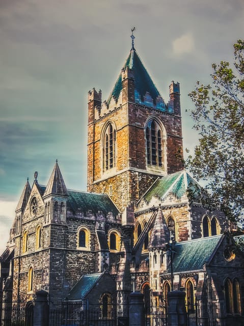 Dublin Walking Tour: Top 10 highlights - Christ Church Cathedral area: learning to read the skyline