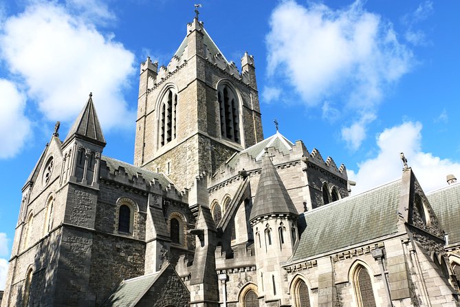 Explore Dublin in 60 minutes with a Local - The premier shopping street stop: performers, local life, and quick tips