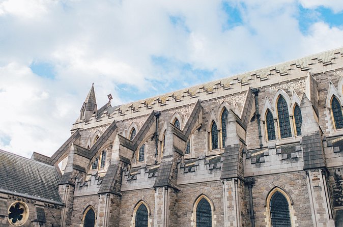 Explore Dublin in 60 minutes with a Local - Temple Bar: pubs and music as your cultural compass
